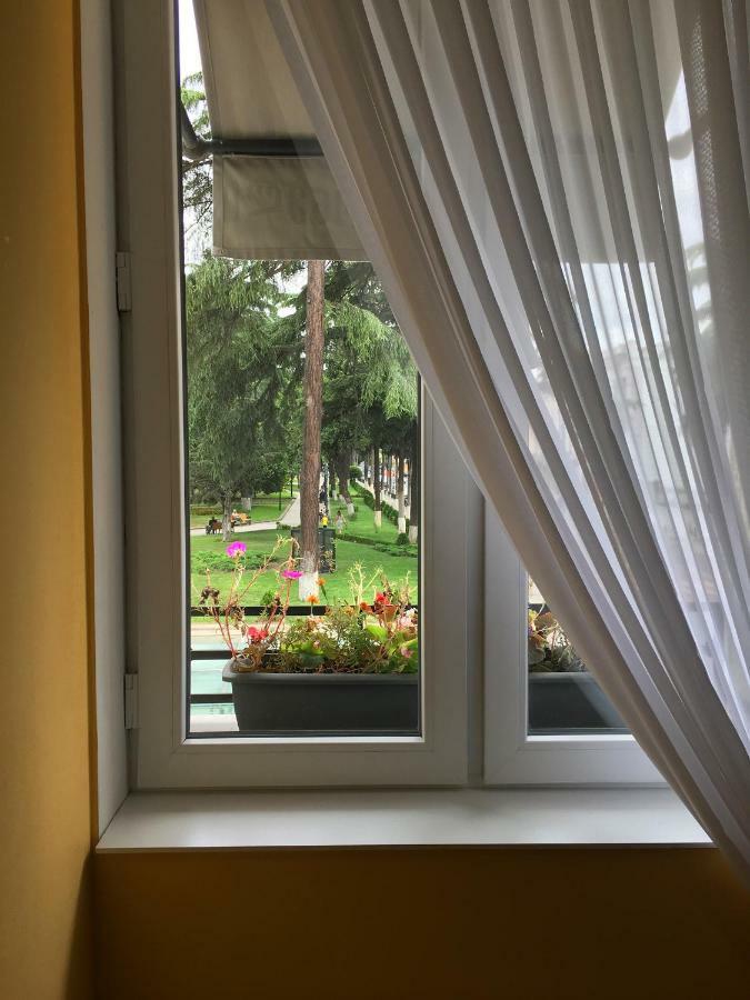 Atoneli Hotel Tbilisi ภายนอก รูปภาพ