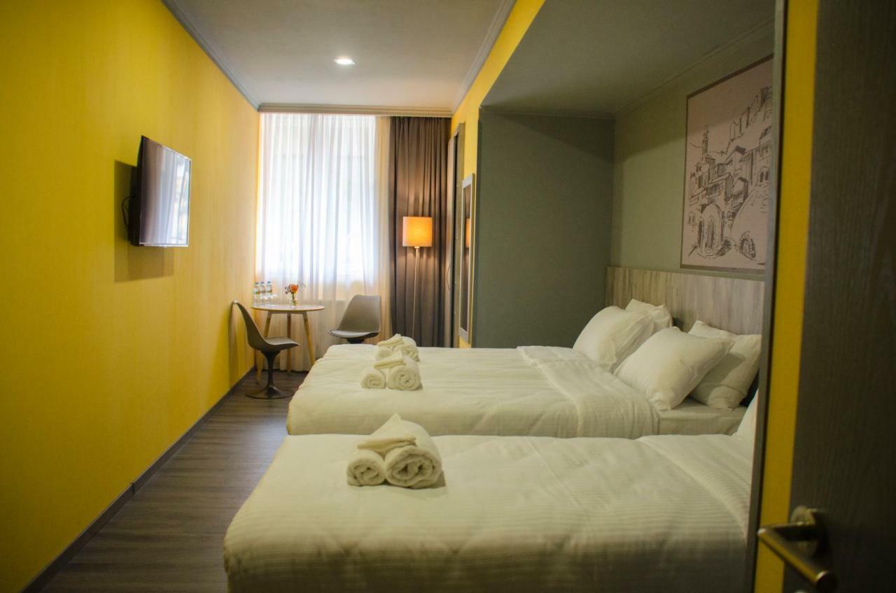 Atoneli Hotel Tbilisi ภายนอก รูปภาพ