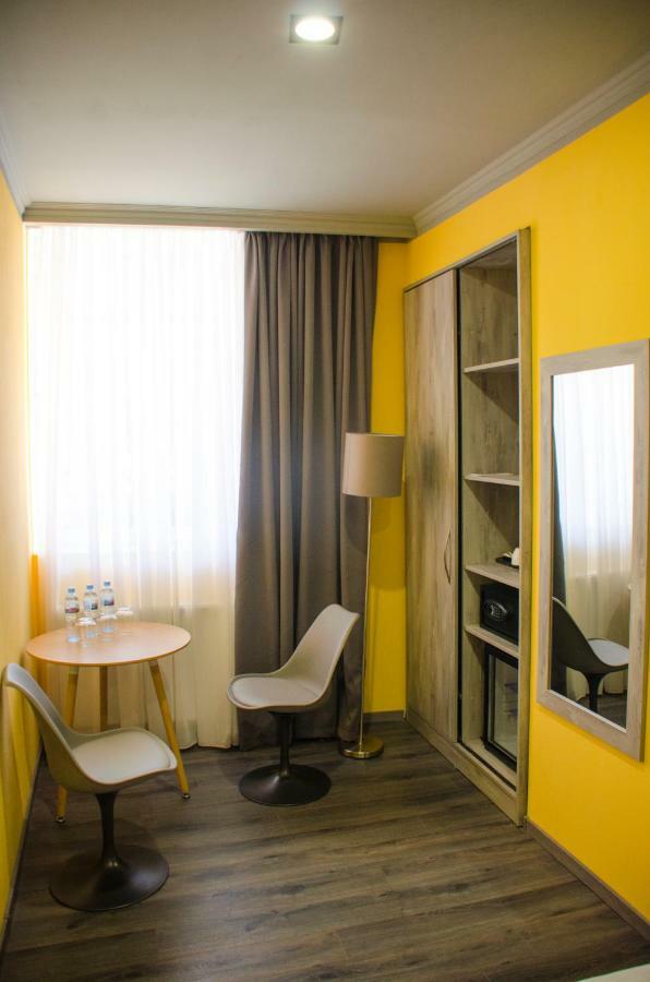 Atoneli Hotel Tbilisi ภายนอก รูปภาพ