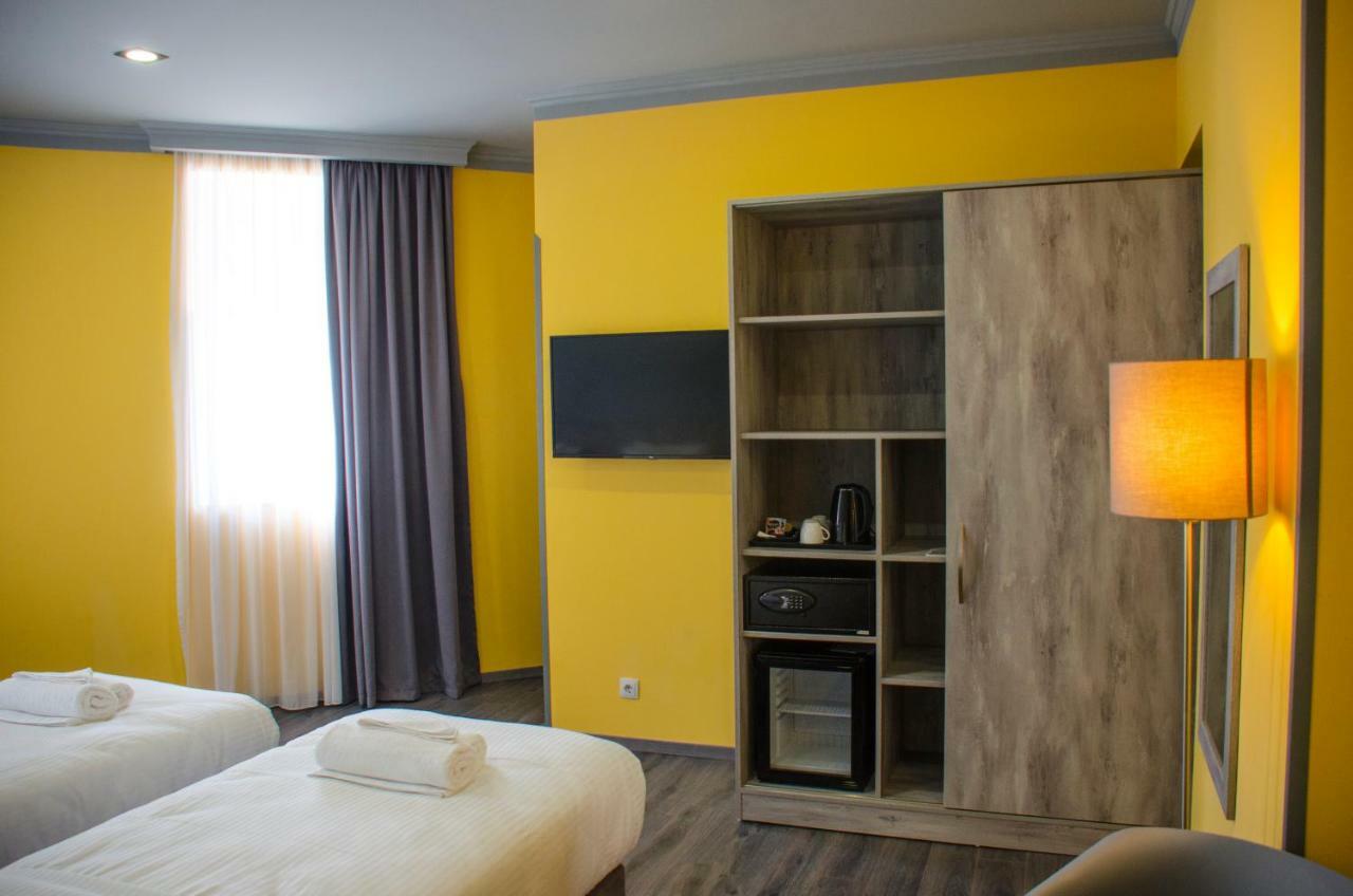 Atoneli Hotel Tbilisi ภายนอก รูปภาพ