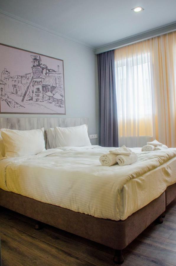 Atoneli Hotel Tbilisi ภายนอก รูปภาพ